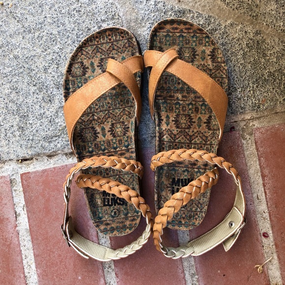 muk luks estelle sandals